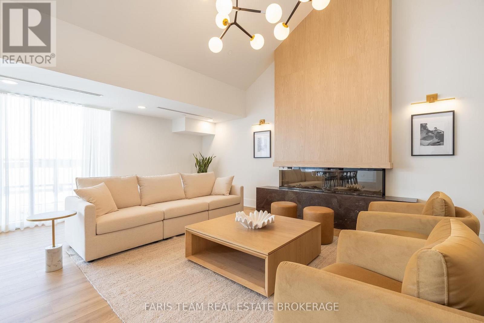 #413 31 HURON STREET - 29