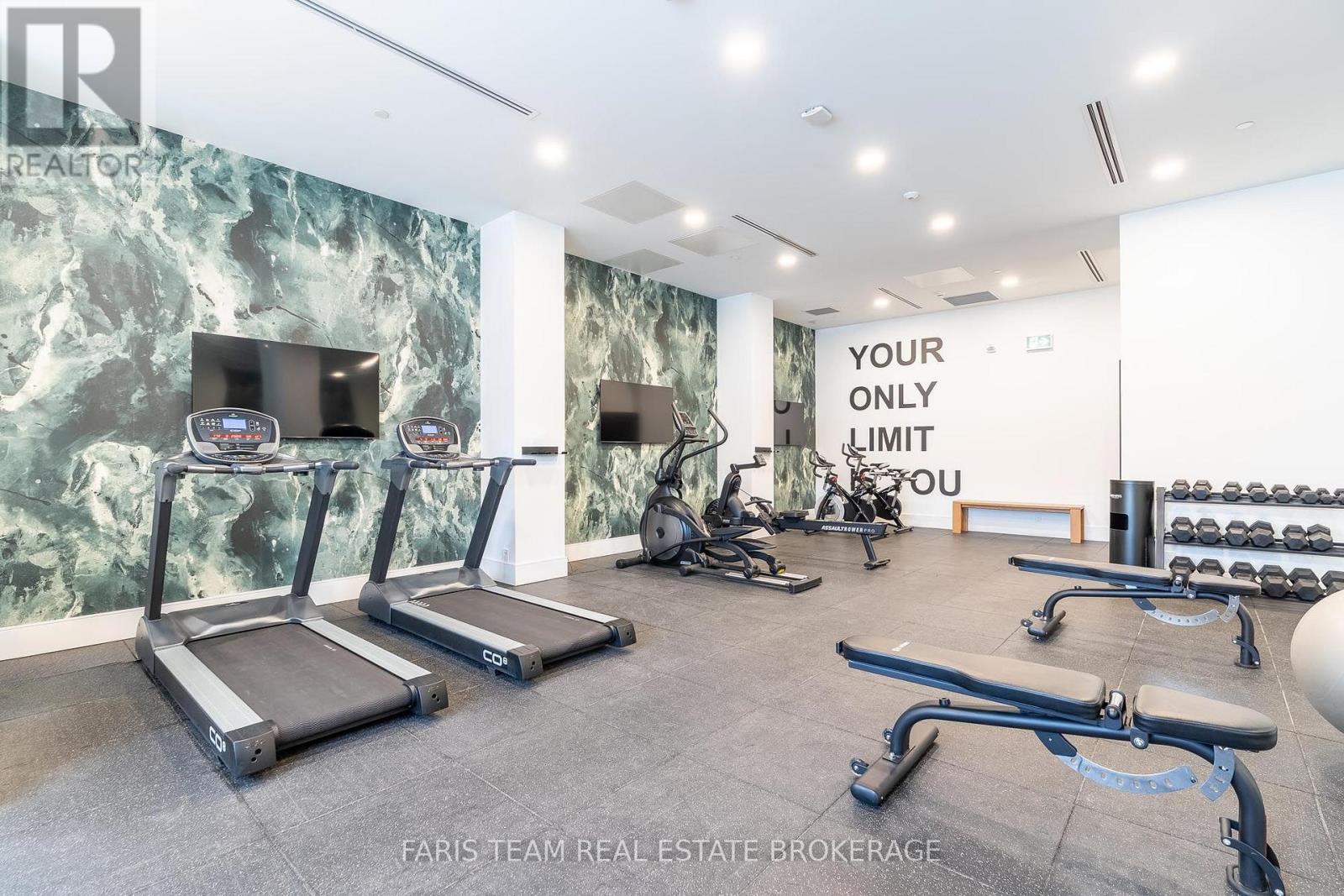 #413 31 HURON STREET - 34