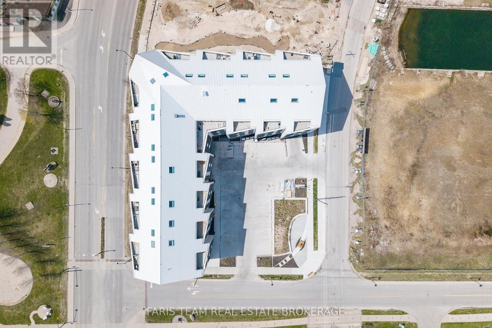 #413 31 HURON STREET - 44