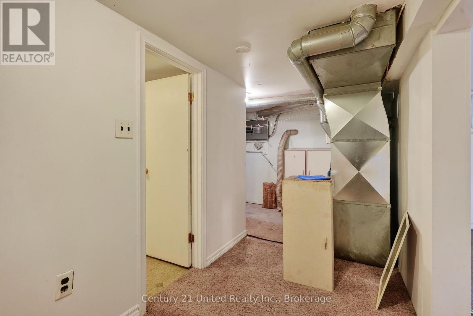 271 UNIVERSITY AVENUE W - 25