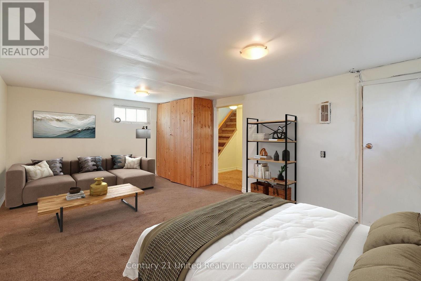 271 UNIVERSITY AVENUE W - 33