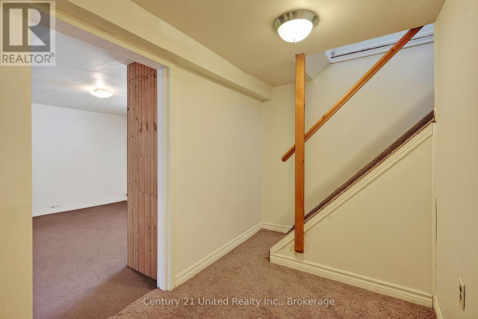 271 UNIVERSITY AVENUE W - 26