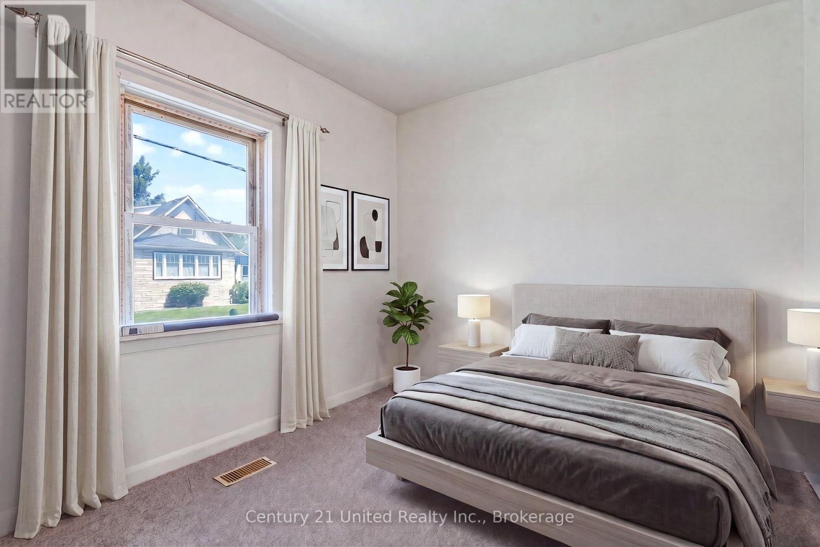 271 UNIVERSITY AVENUE W - 20