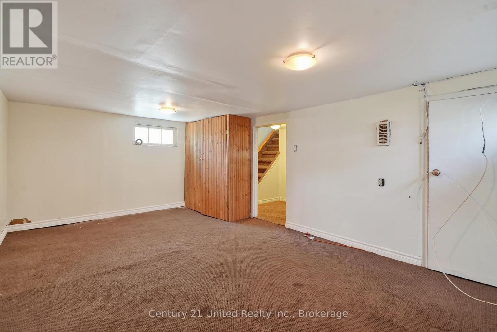 271 UNIVERSITY AVENUE W - 34