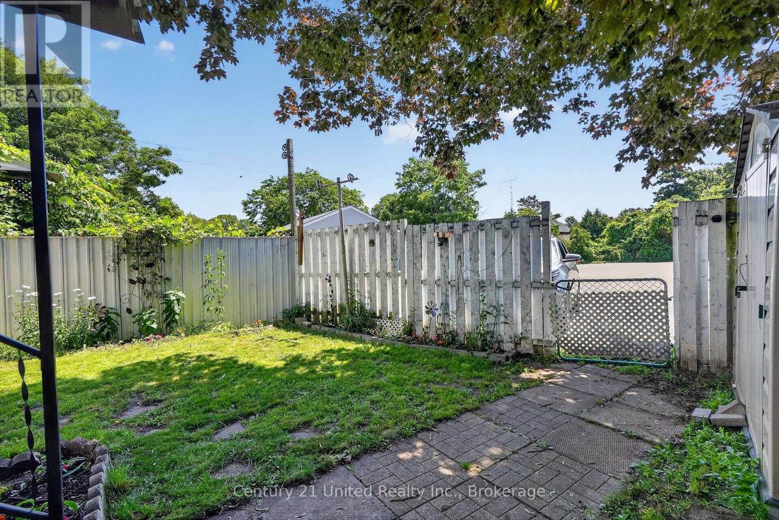 271 UNIVERSITY AVENUE W - 36