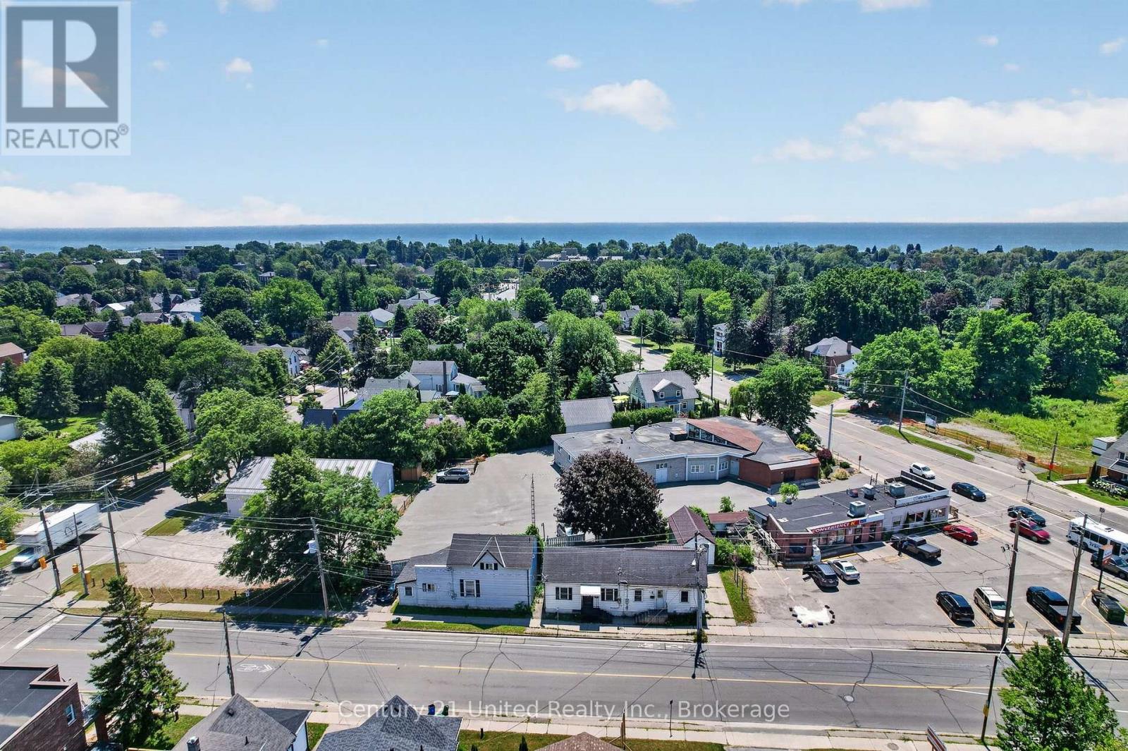 271 UNIVERSITY AVENUE W - 4