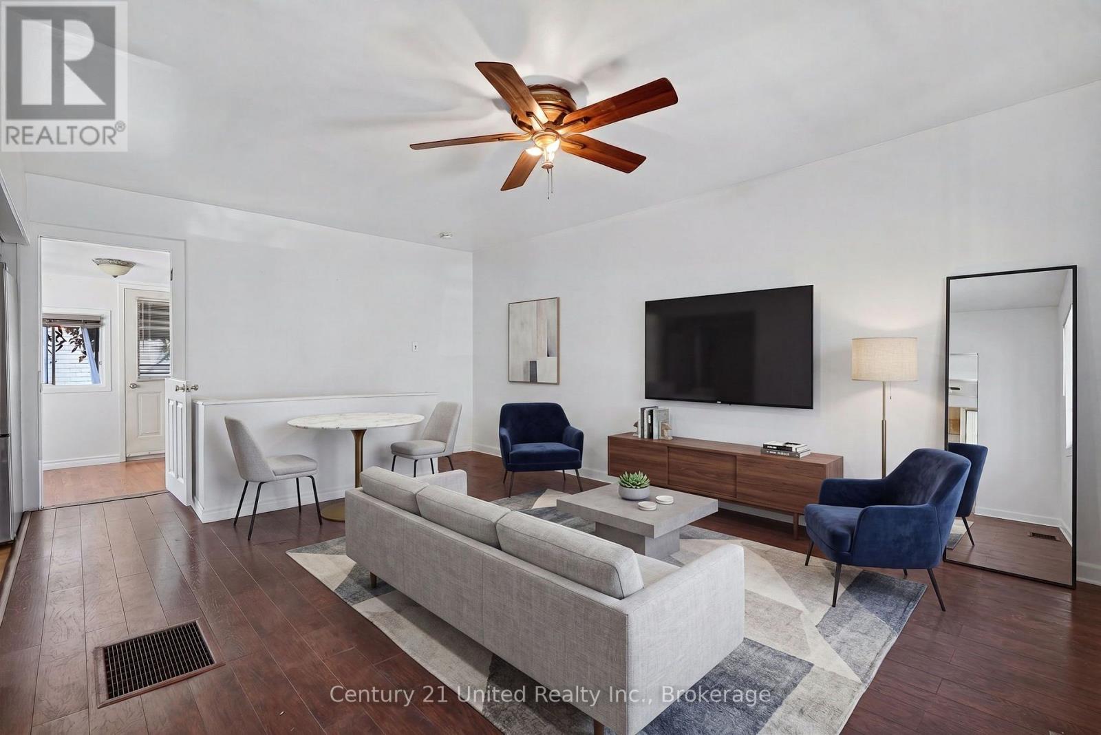 271 UNIVERSITY AVENUE W - 5