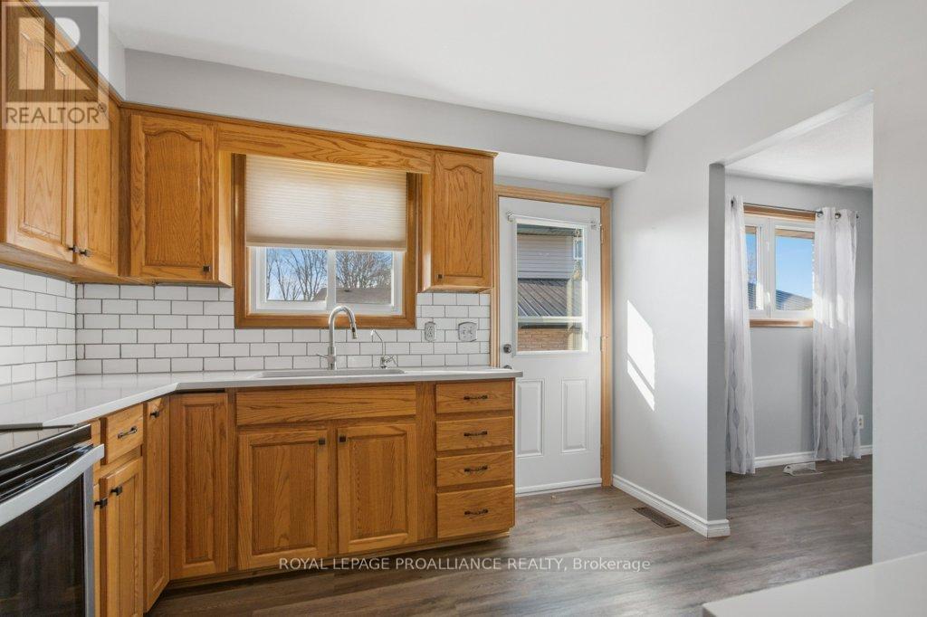 4 O'NEIL CRESCENT - 11