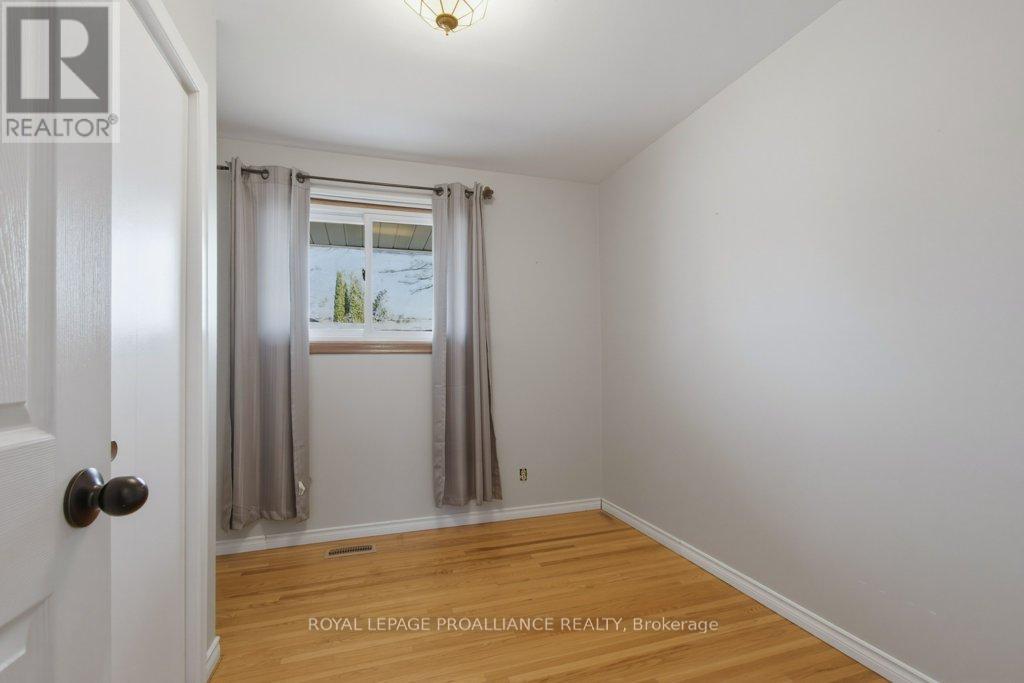 4 O'NEIL CRESCENT - 17