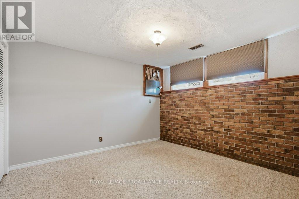 4 O'NEIL CRESCENT - 23