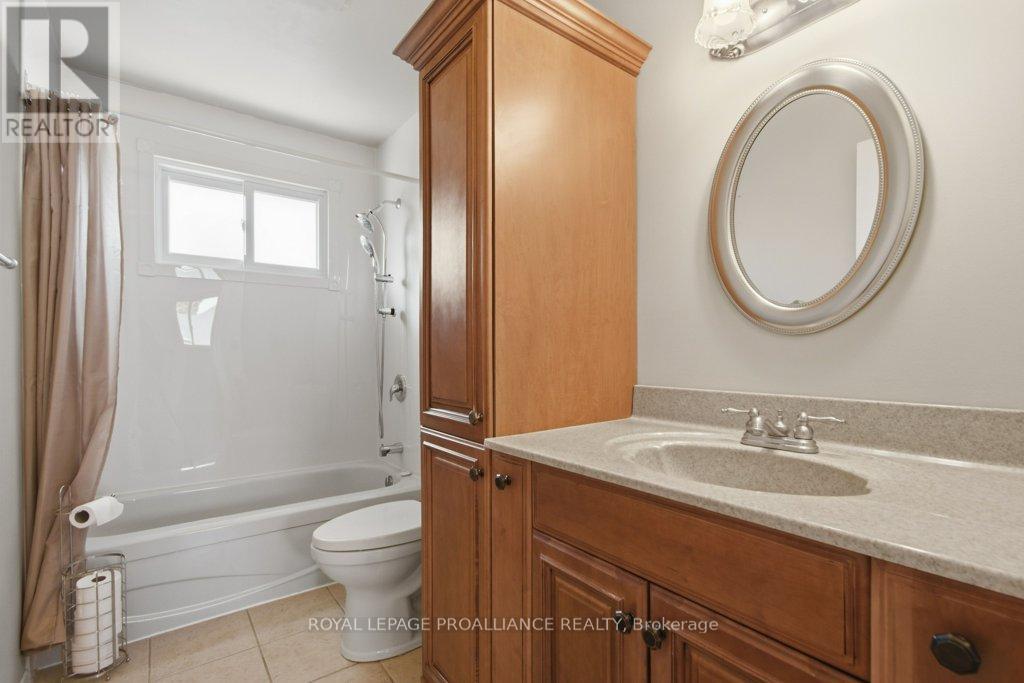 4 O'NEIL CRESCENT - 18
