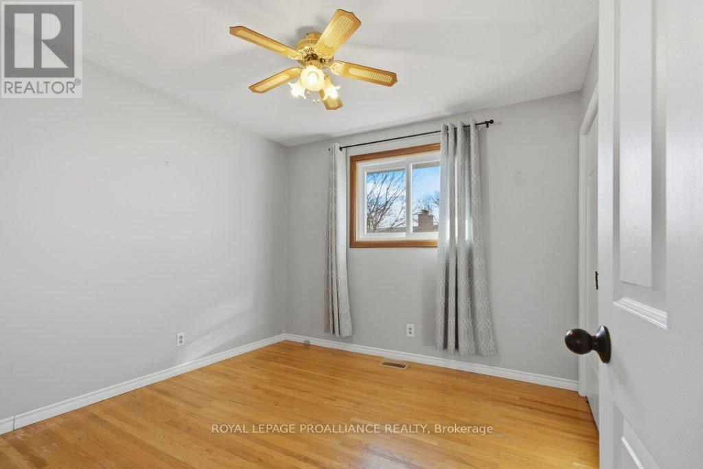 4 O'NEIL CRESCENT - 13
