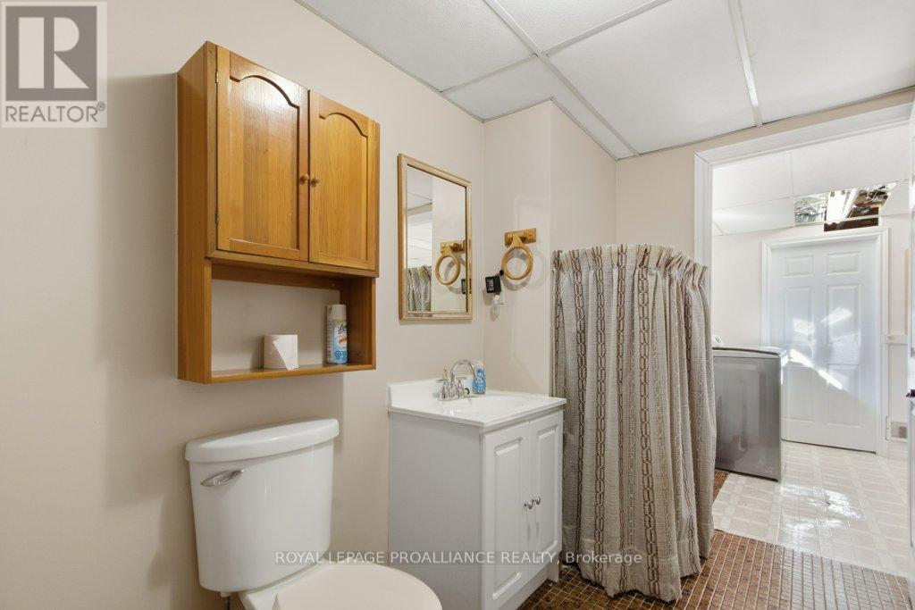 4 O'NEIL CRESCENT - 26