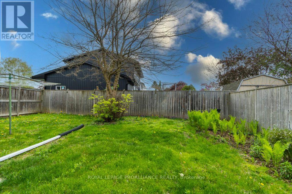 4 O'NEIL CRESCENT - 30