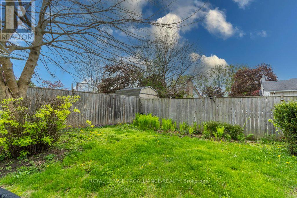 4 O'NEIL CRESCENT - 27