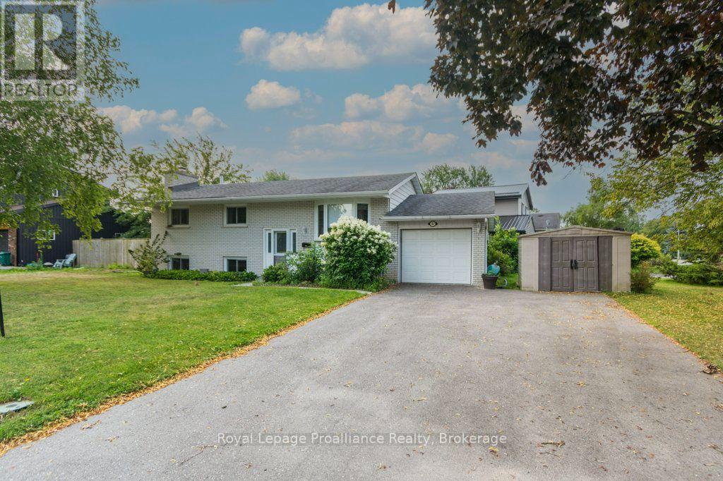 4 O'NEIL CRESCENT - 4