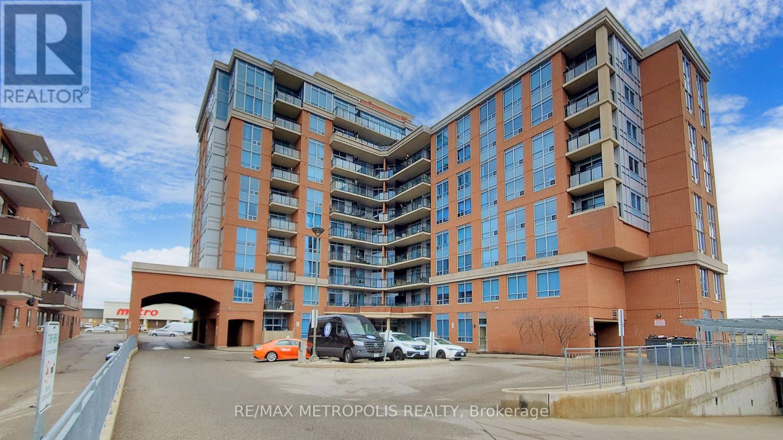 #403 2772 KEELE STREET - 1