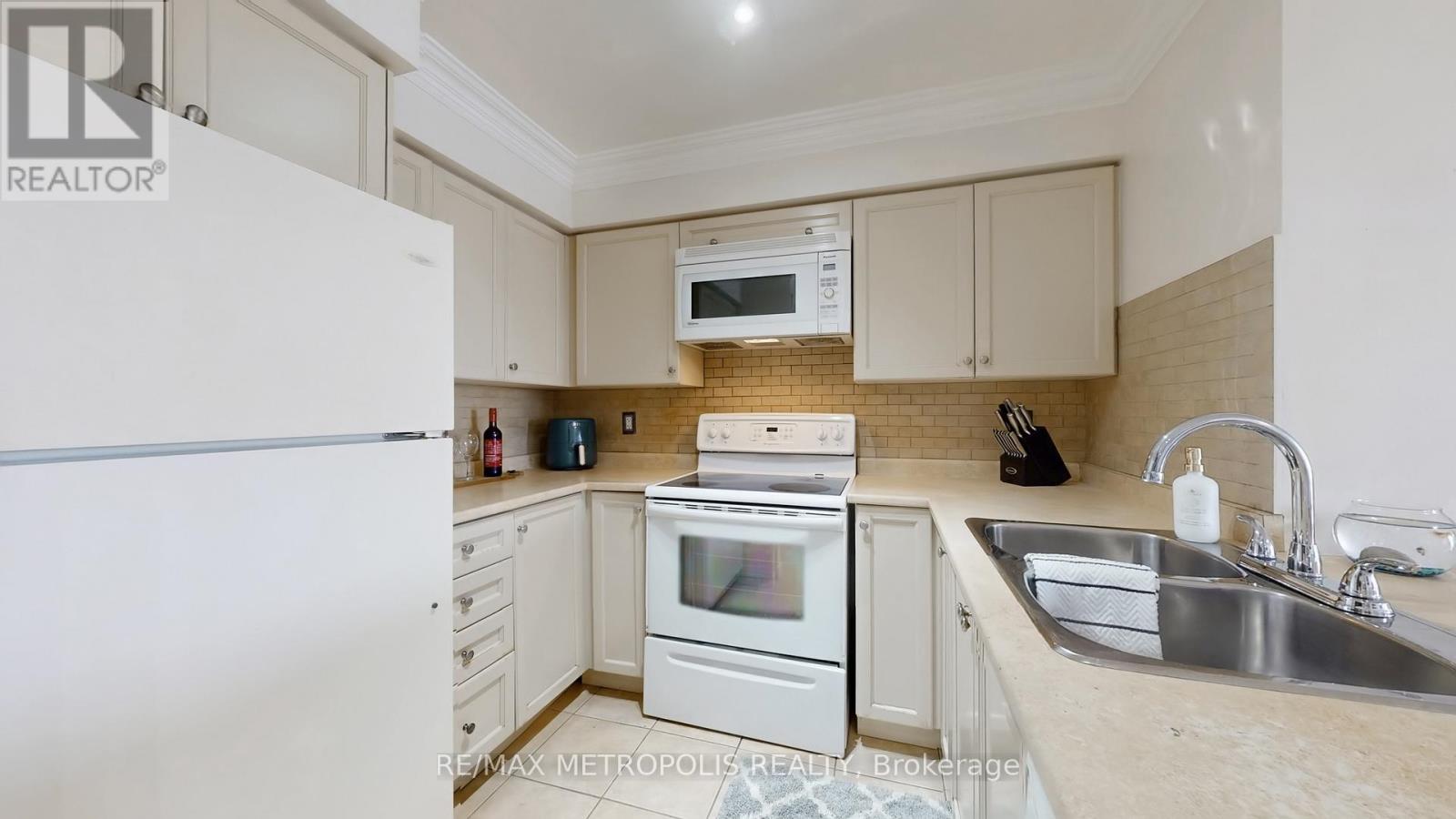 #403 2772 KEELE STREET - 16