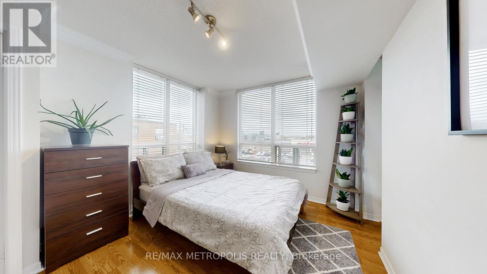 #403 2772 KEELE STREET - 21