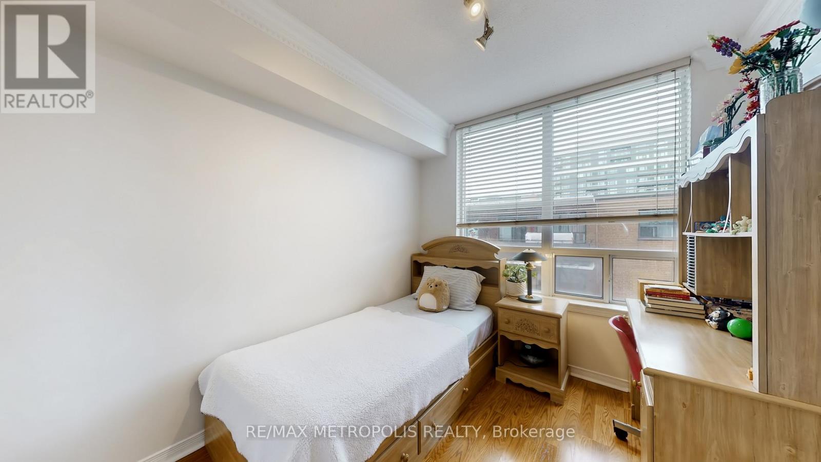 #403 2772 KEELE STREET - 25