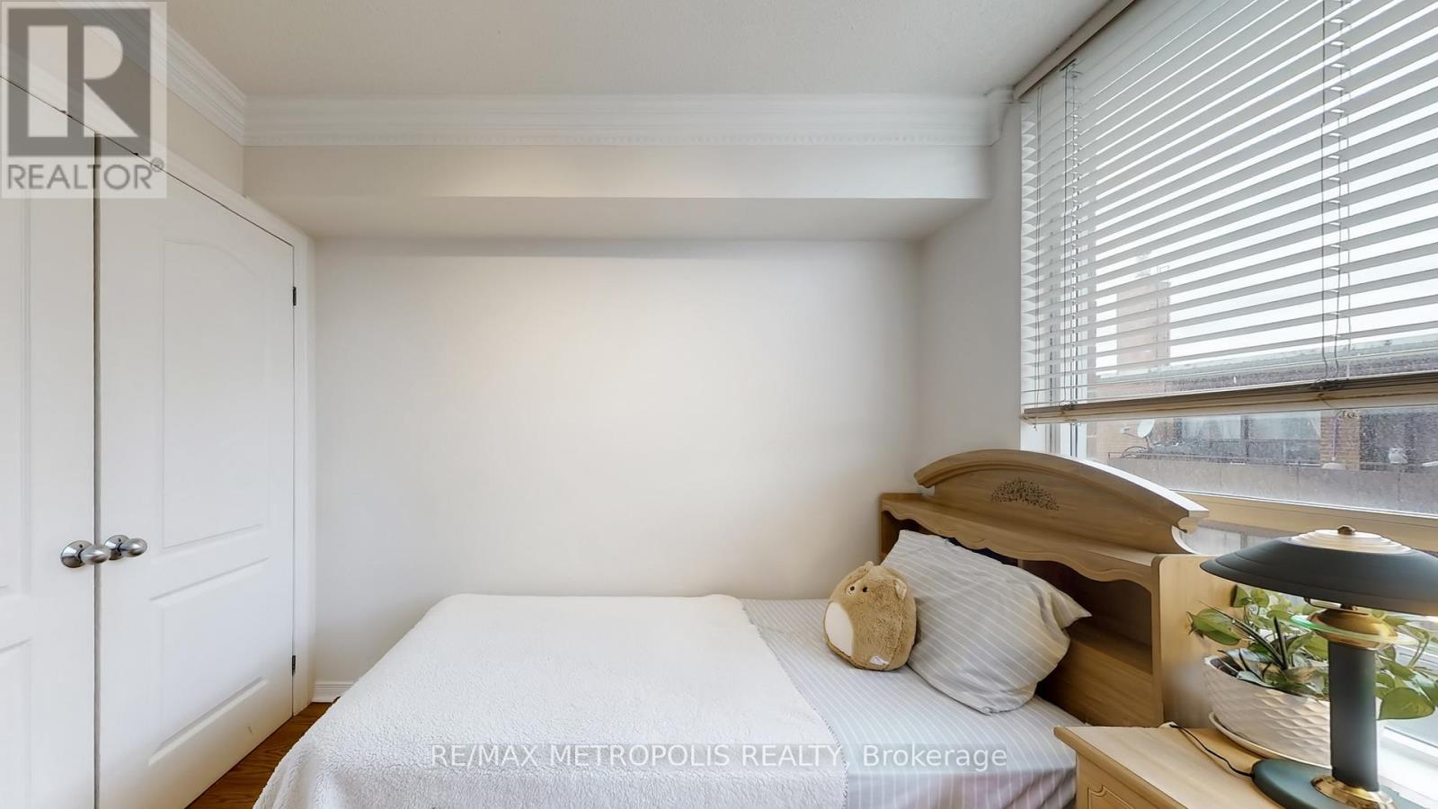 #403 2772 KEELE STREET - 26