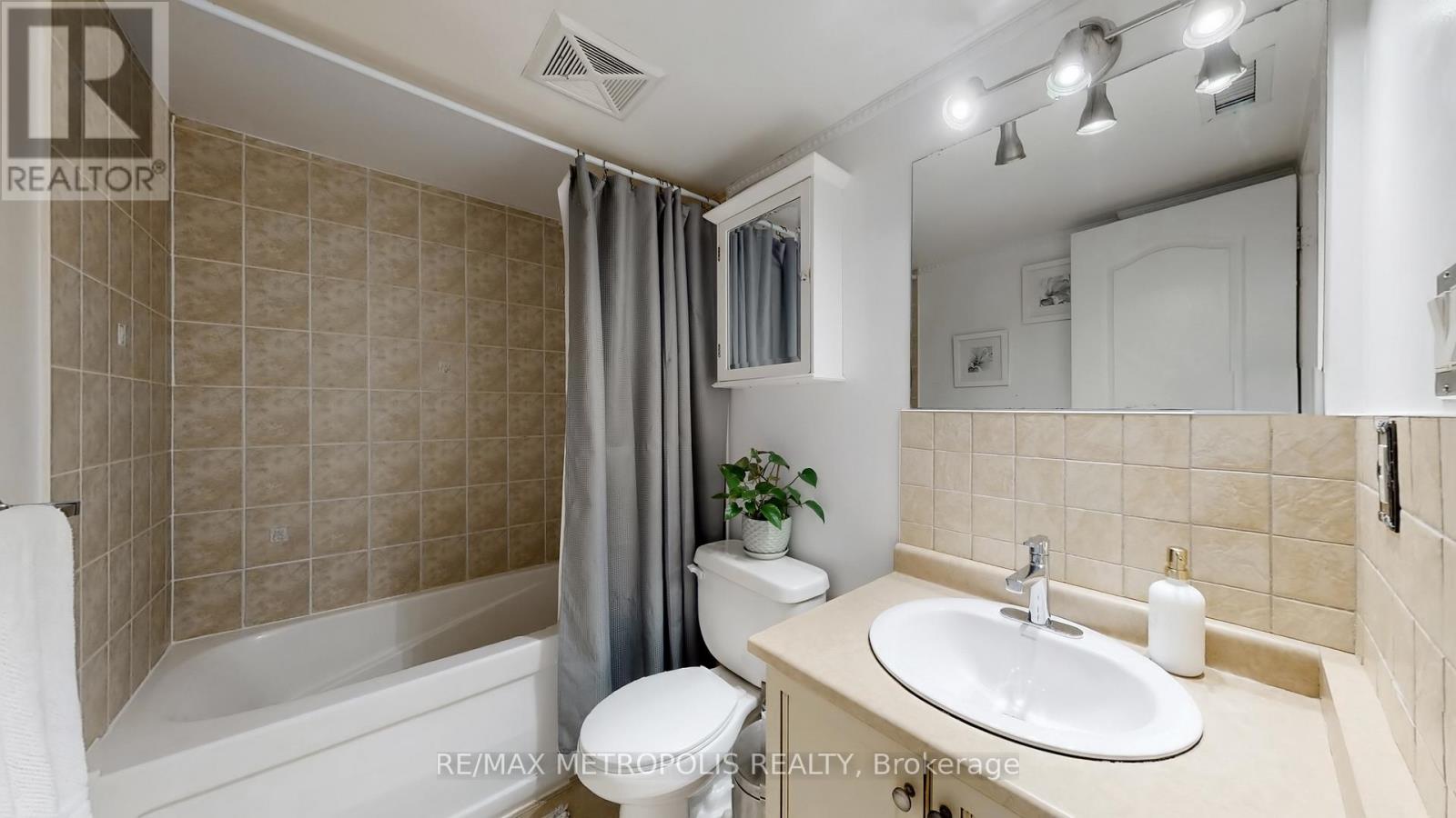 #403 2772 KEELE STREET - 28