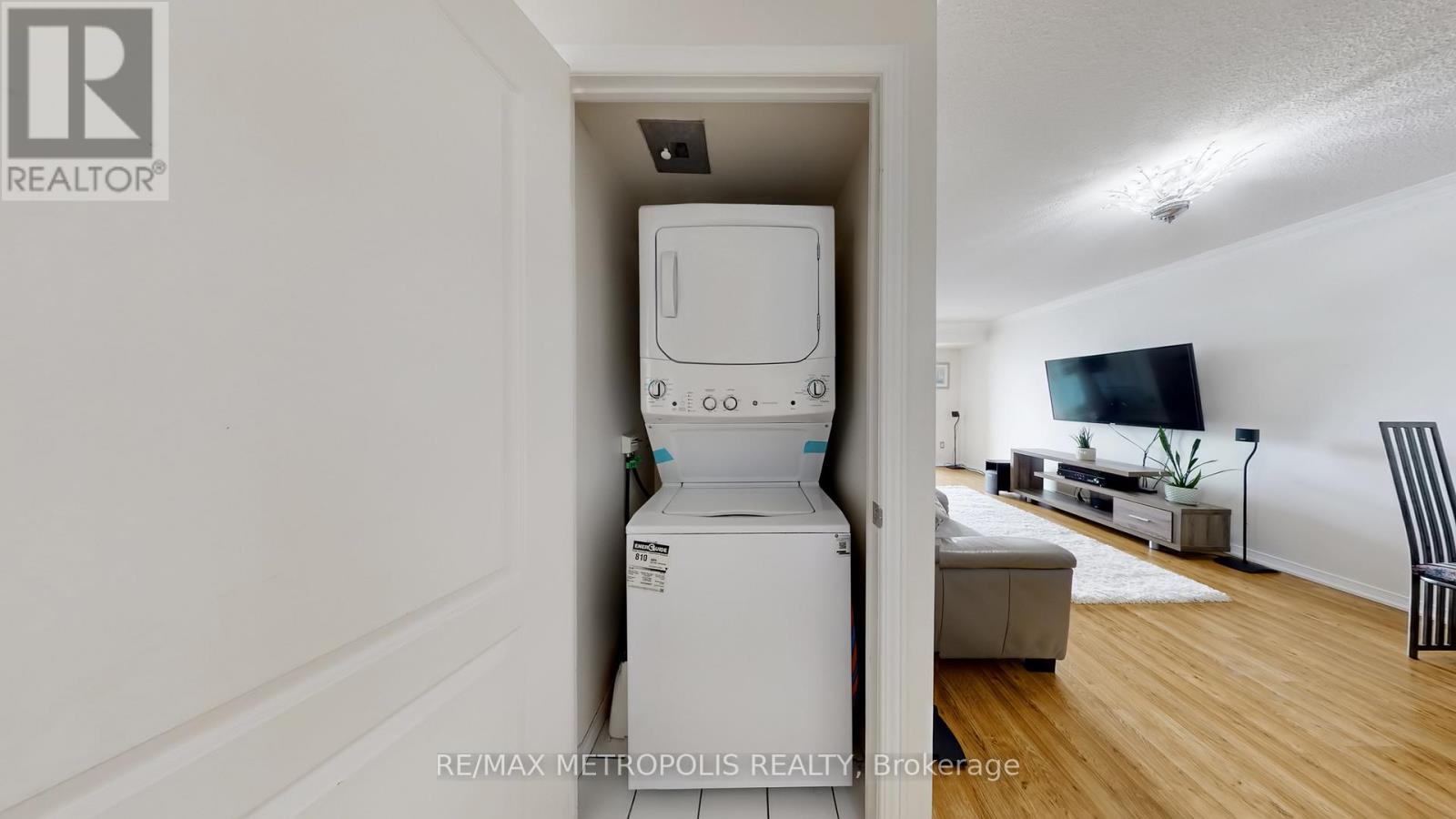 #403 2772 KEELE STREET - 29