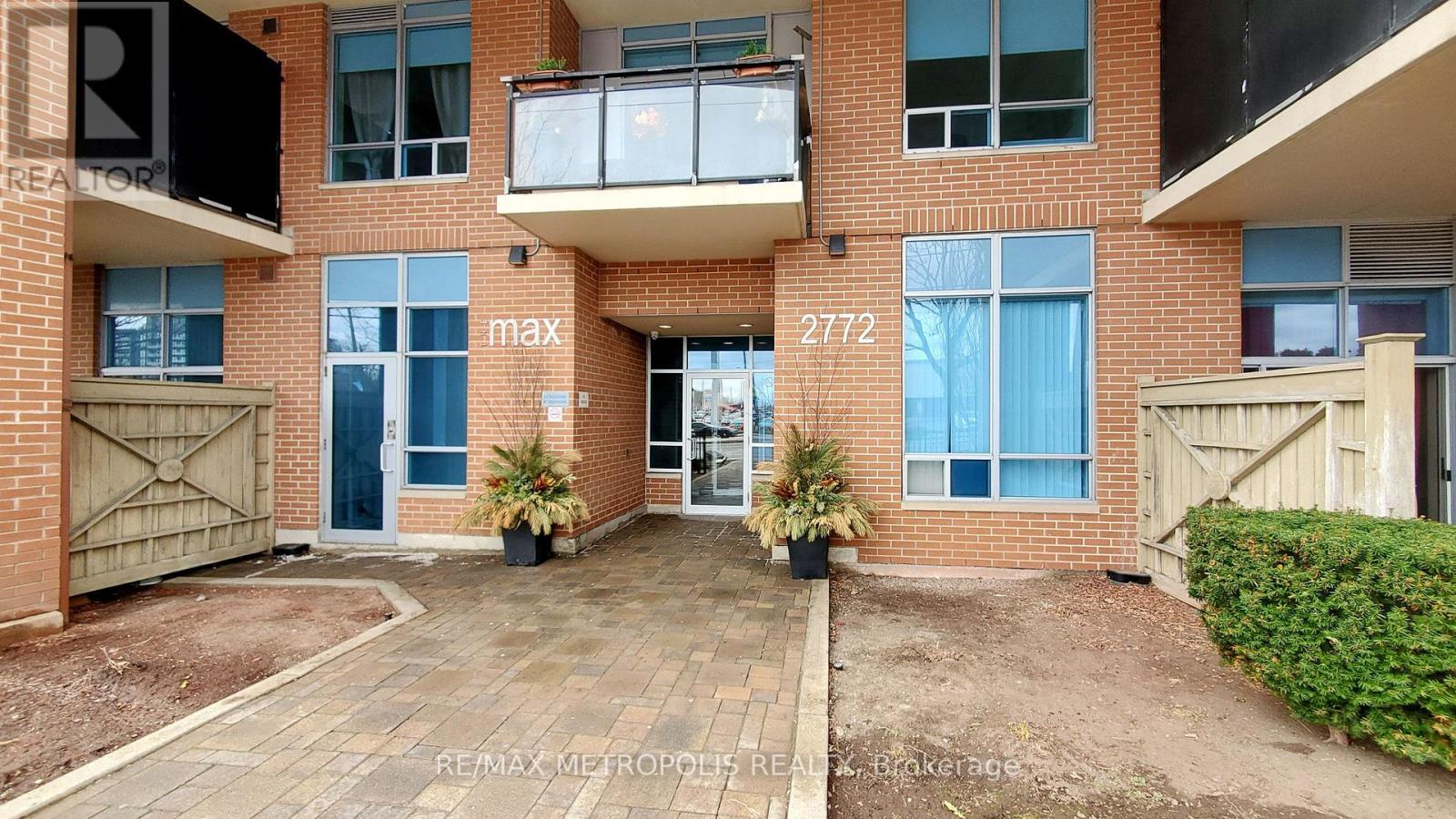#403 2772 KEELE STREET - 3