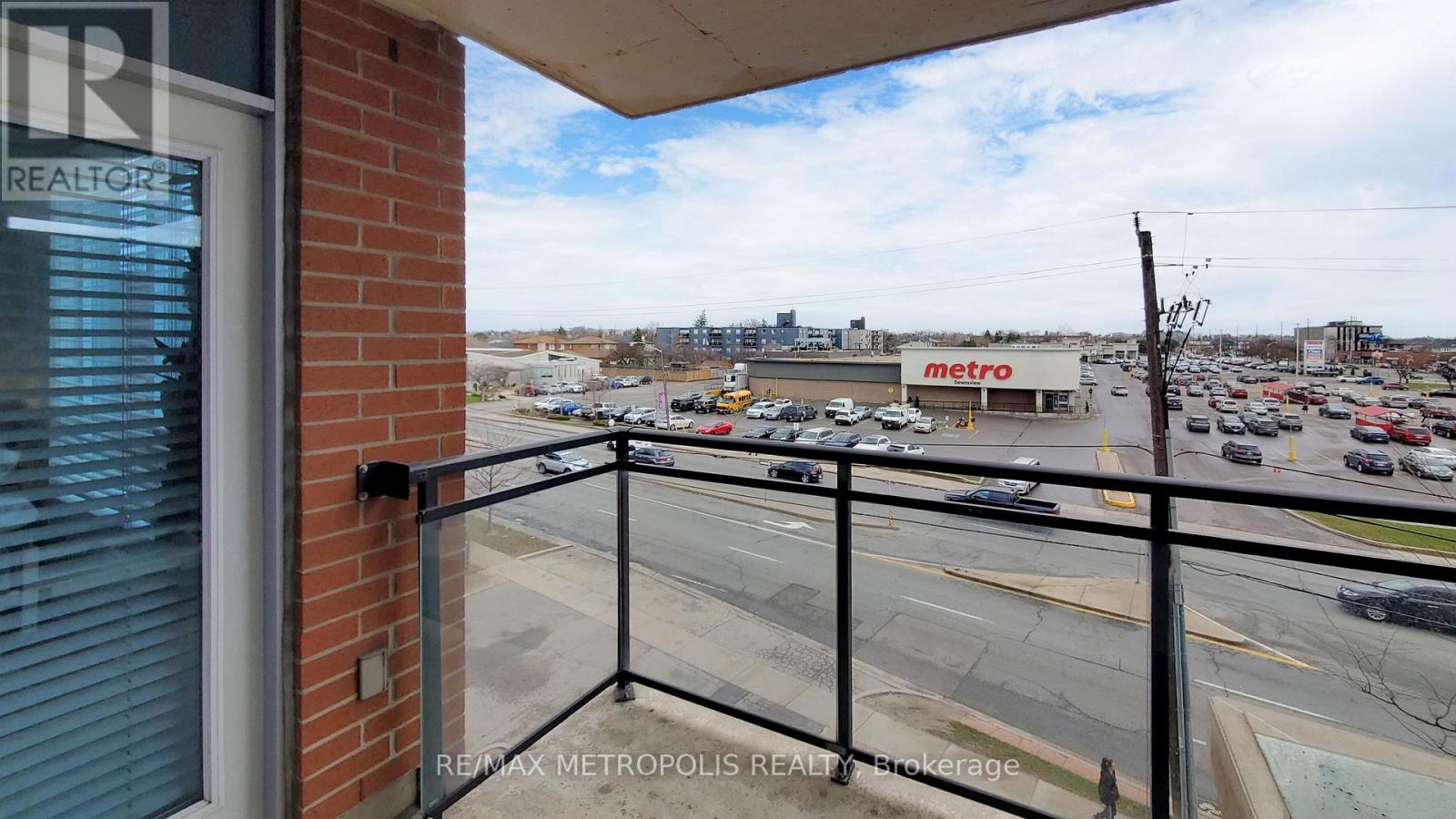 #403 2772 KEELE STREET - 32