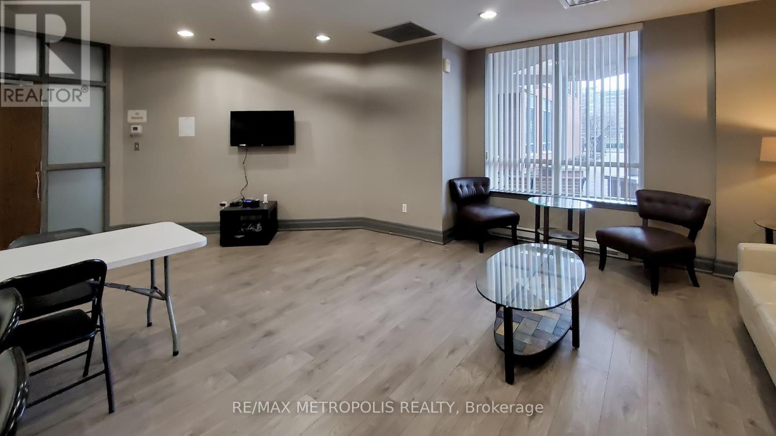 #403 2772 KEELE STREET - 36