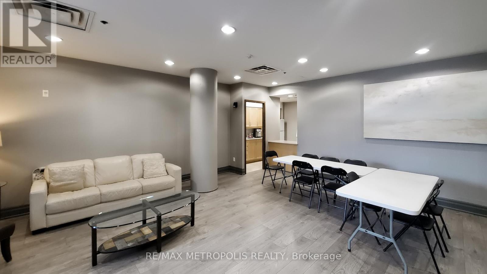 #403 2772 KEELE STREET - 38