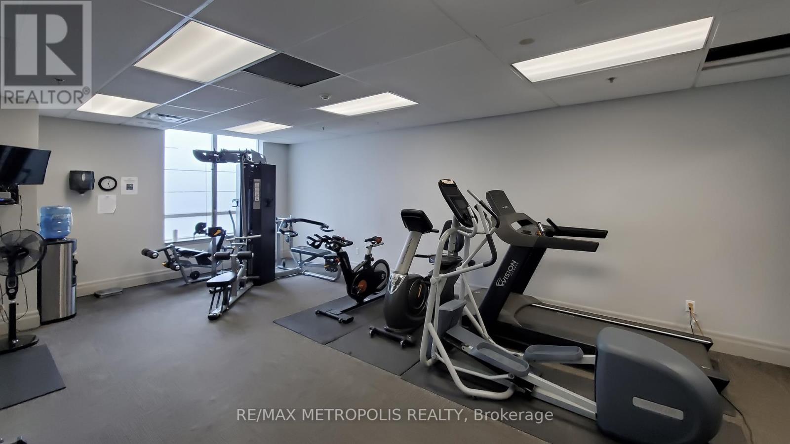 #403 2772 KEELE STREET - 40