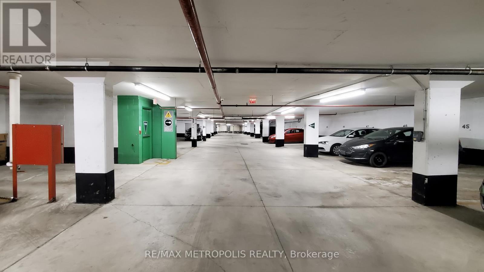 #403 2772 KEELE STREET - 44