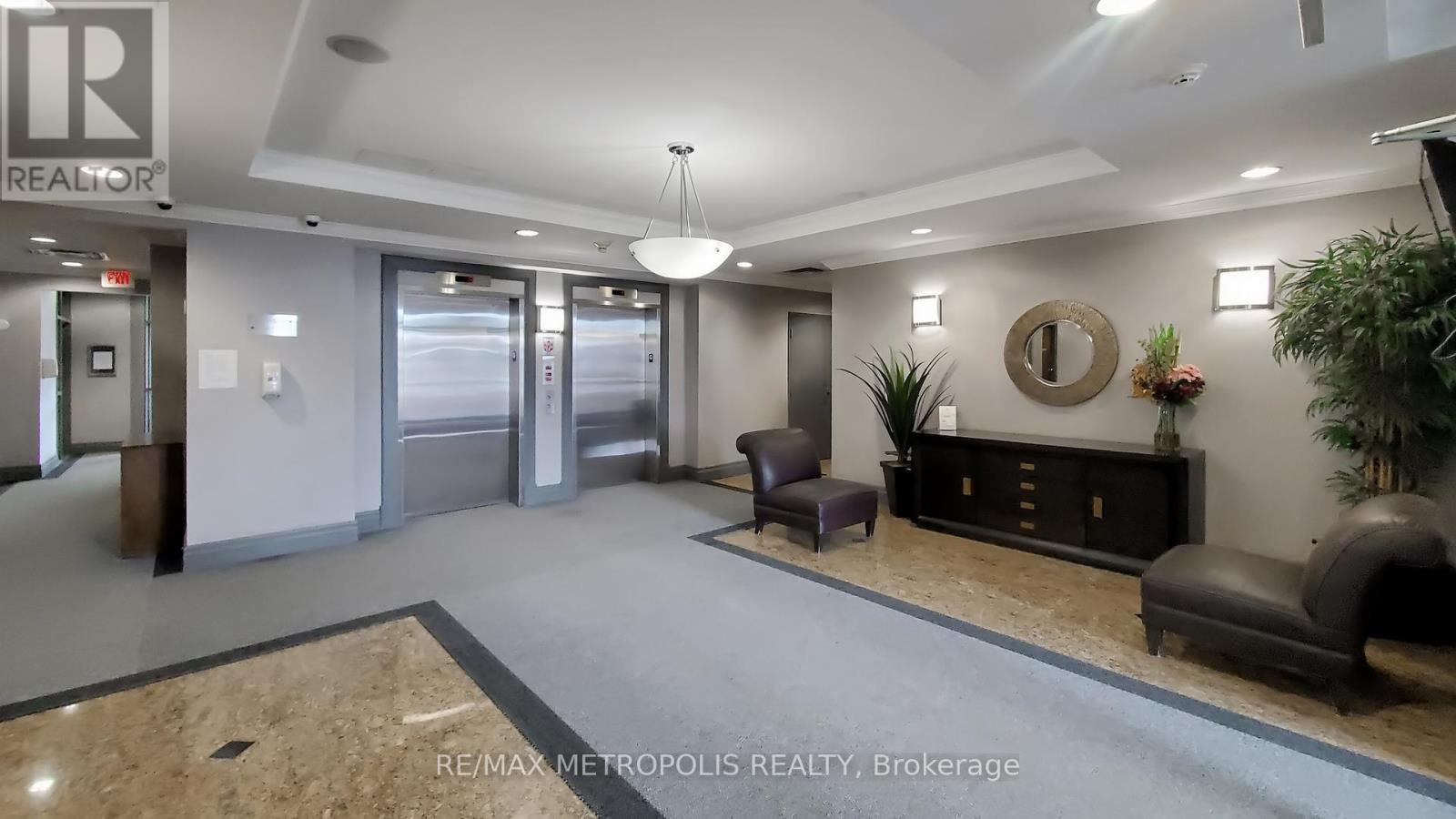 #403 2772 KEELE STREET - 6