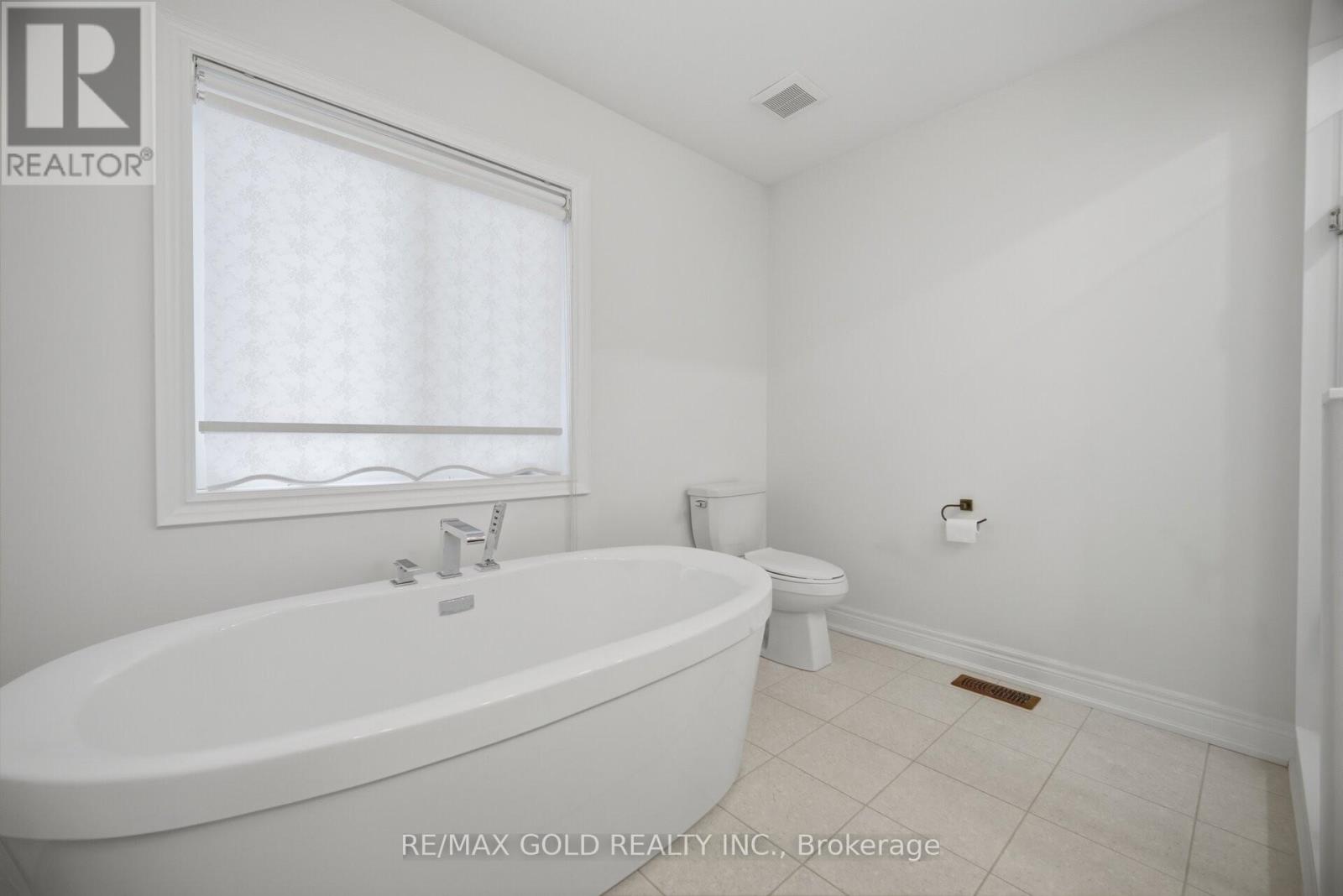 11 SINATRA STREET - 16