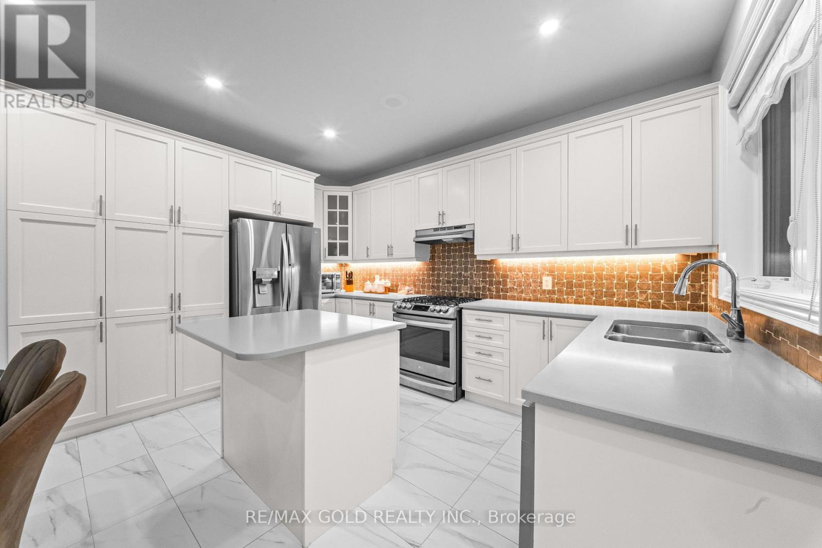 11 SINATRA STREET - 9