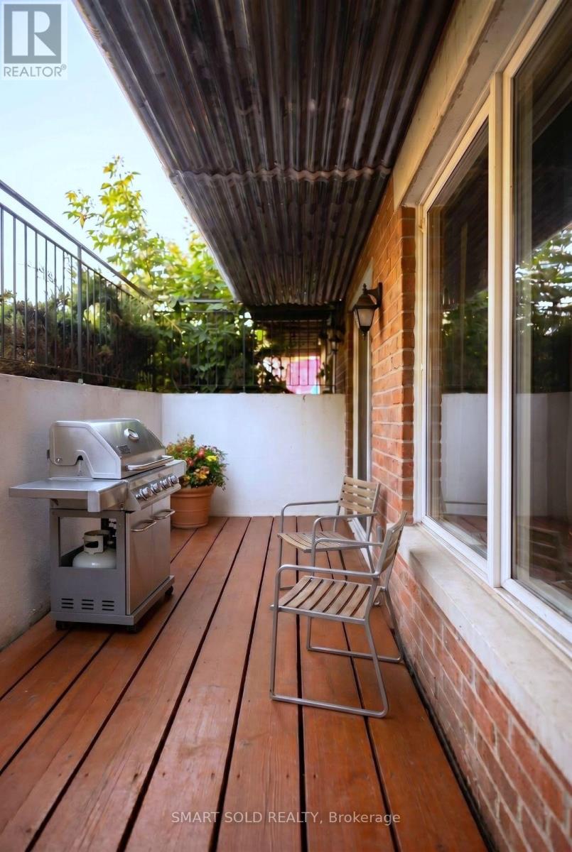 #608 15 LAIDLAW STREET - 13