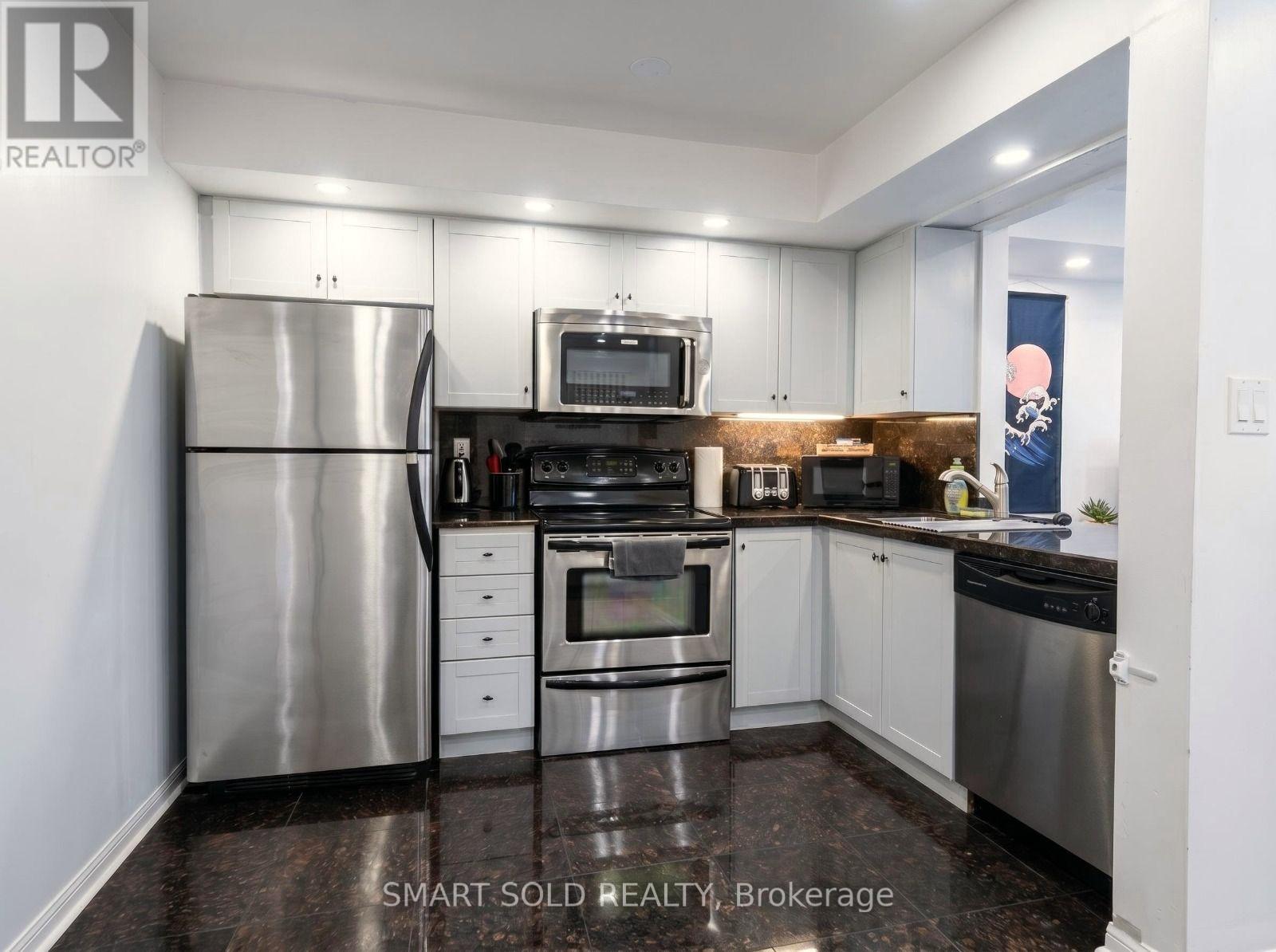 #608 15 LAIDLAW STREET - 6