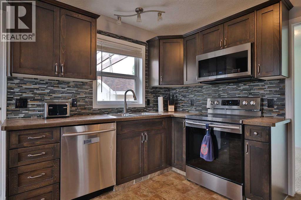 4602 6 Street - 10