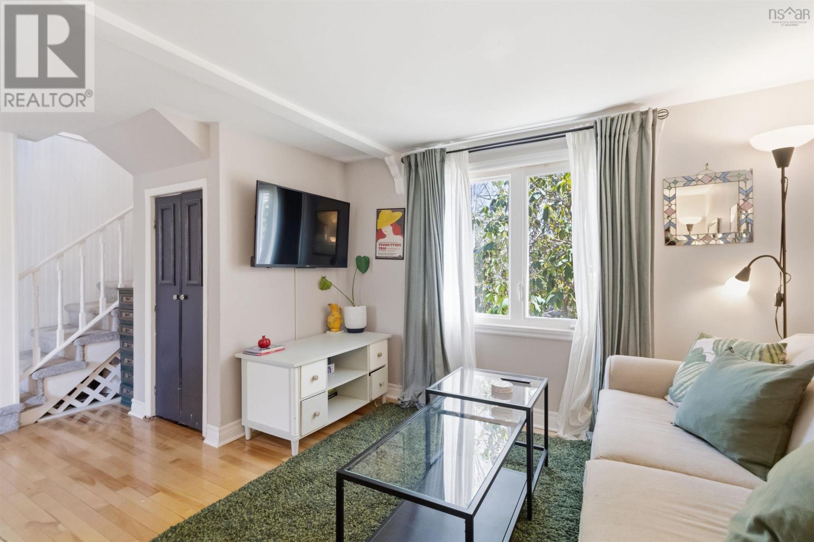 11 Military Road - 32