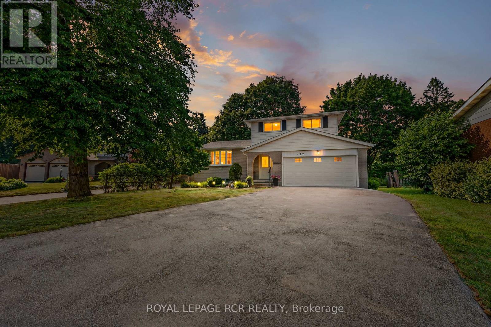 137 WHITE PINE CRESCENT - 1
