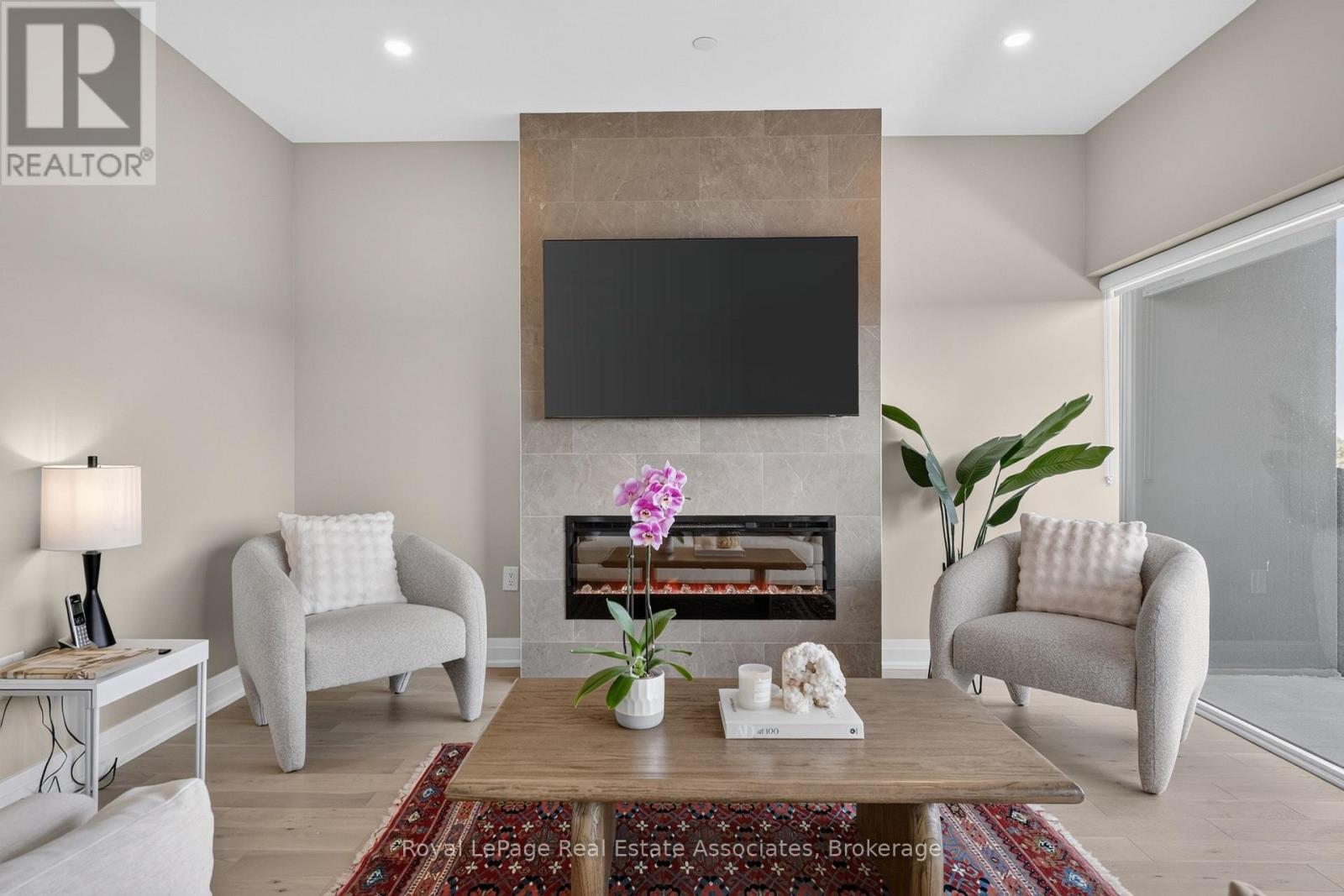 #612 71 WYNDHAM STREET S - 14