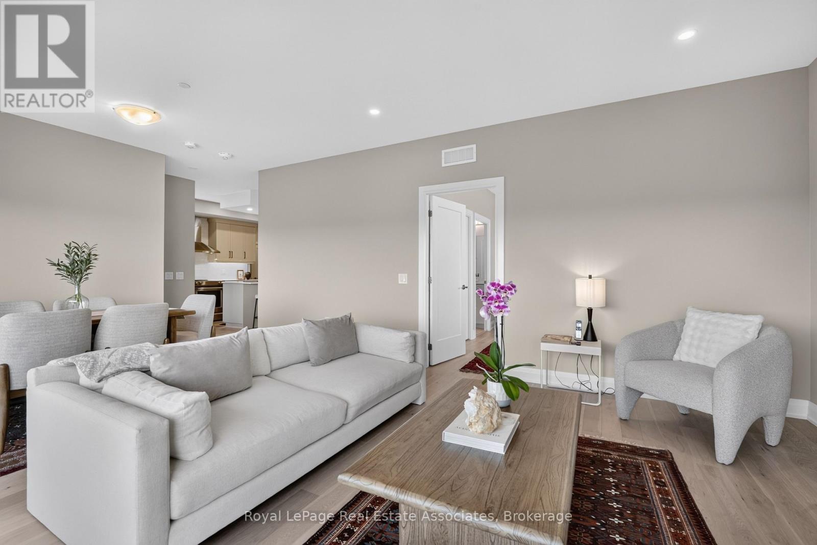 #612 71 WYNDHAM STREET S - 18
