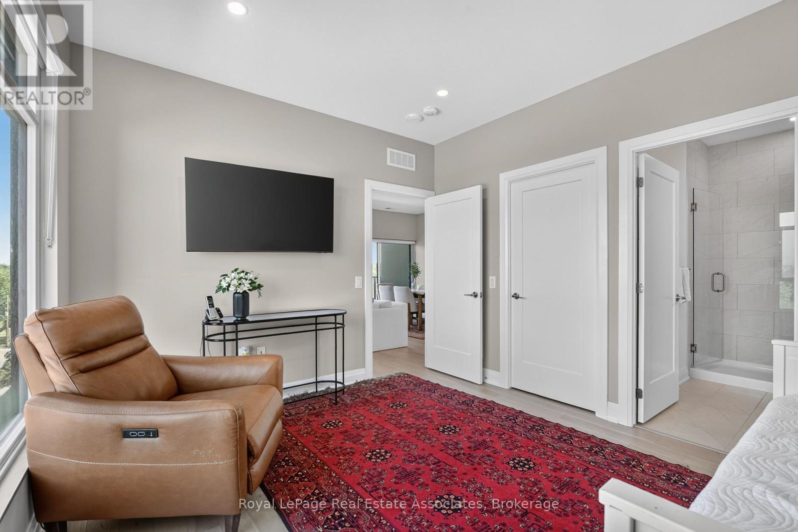 #612 71 WYNDHAM STREET S - 21