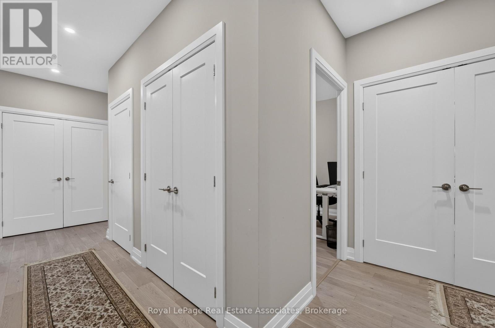 #612 71 WYNDHAM STREET S - 25