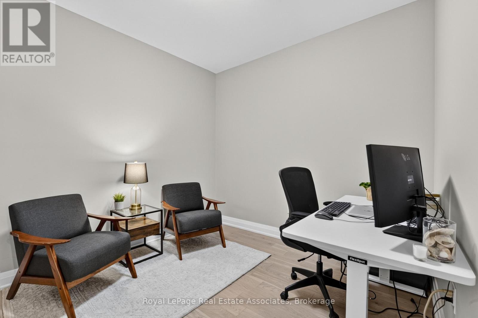 #612 71 WYNDHAM STREET S - 26