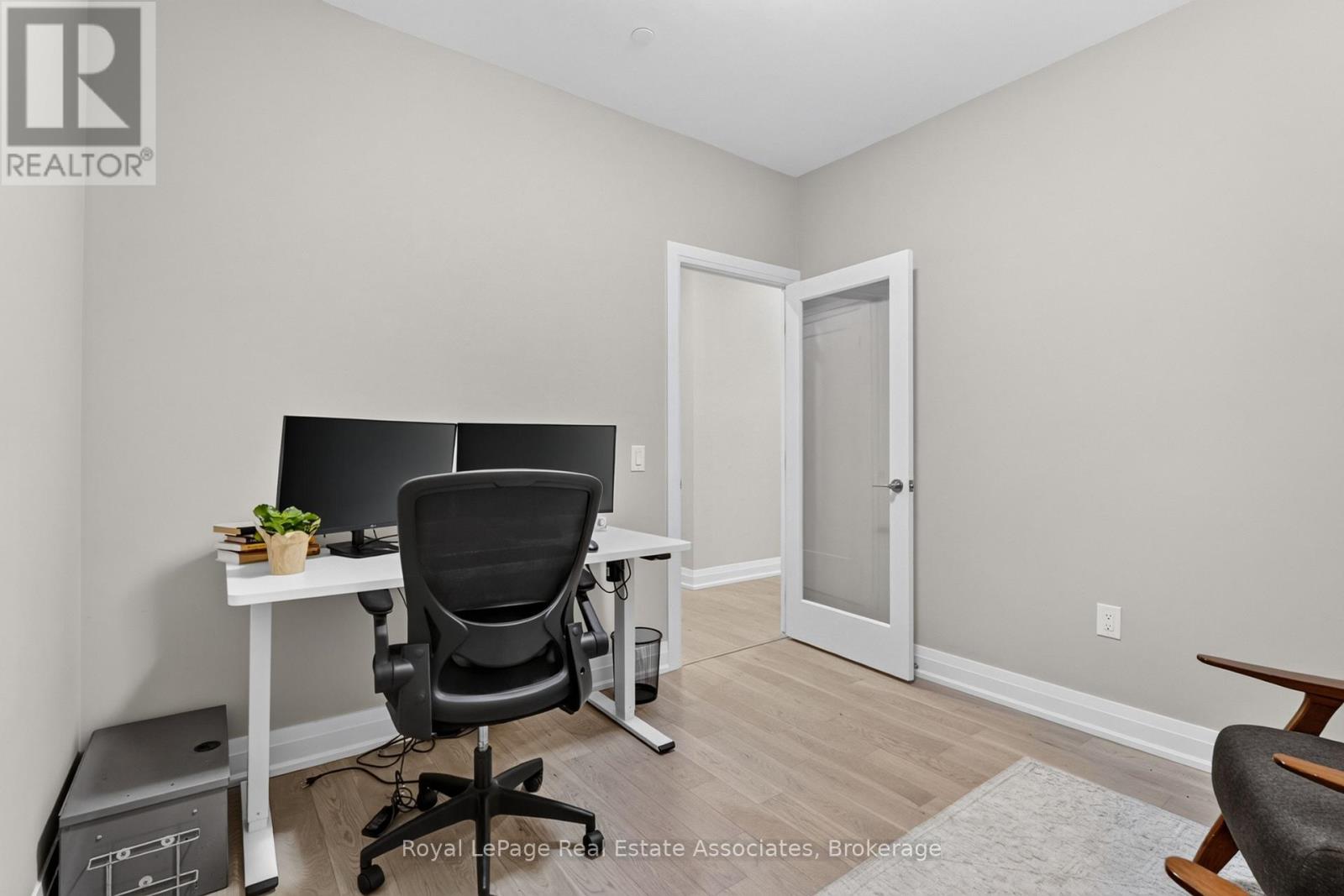 #612 71 WYNDHAM STREET S - 27