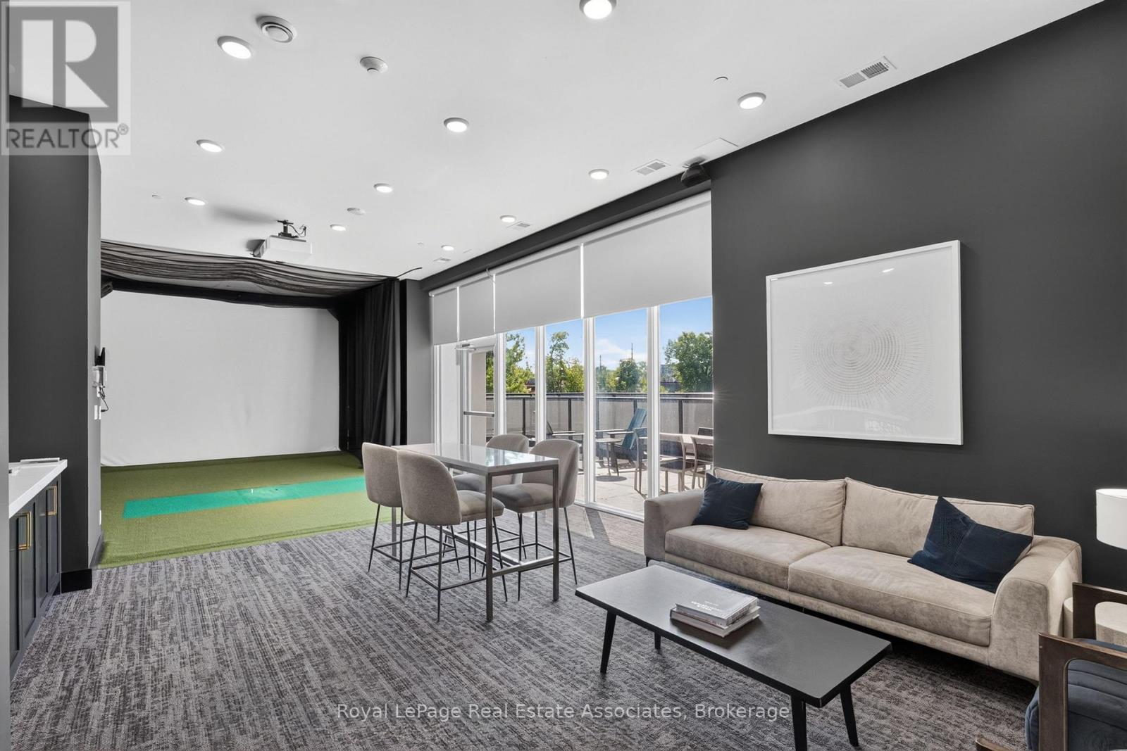 #612 71 WYNDHAM STREET S - 32