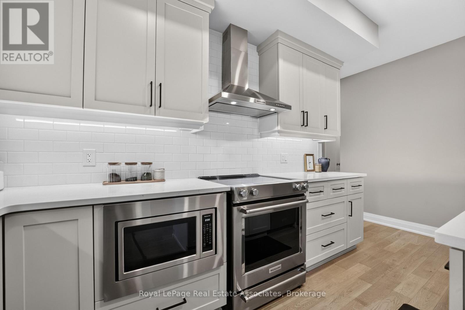 #612 71 WYNDHAM STREET S - 6