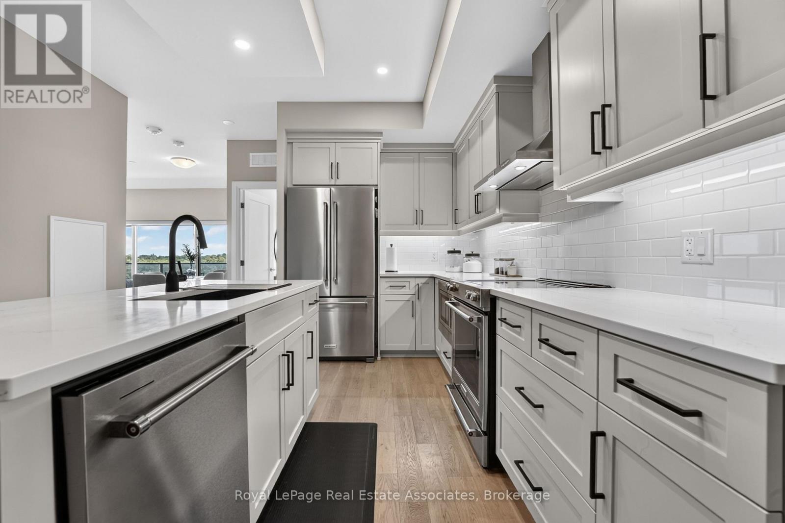 #612 71 WYNDHAM STREET S - 8